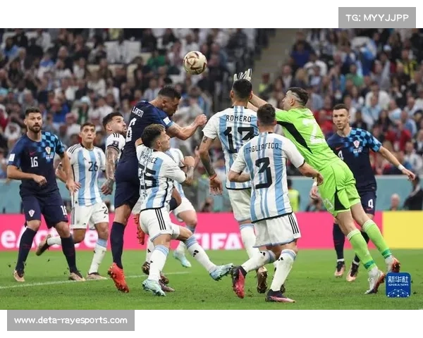 特写：普利西奇错失良机后掩面叹息，队友上前安慰